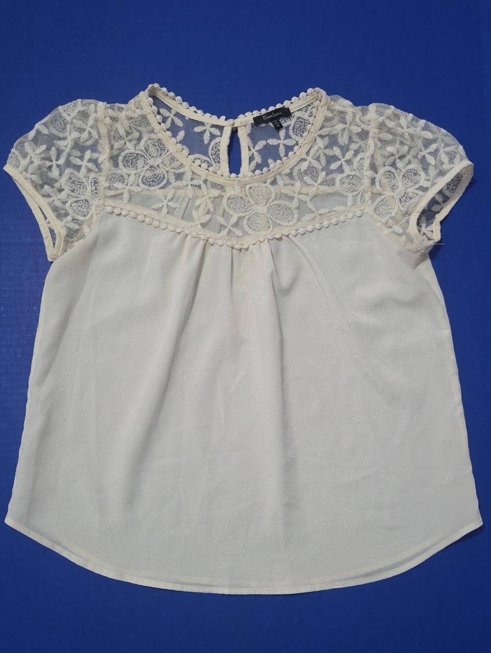Monteau Cream Lace Yoke Short Sleeve Top